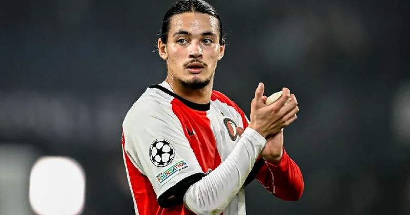 Əlcəzairli ulduz Premyer Liqa yolunda