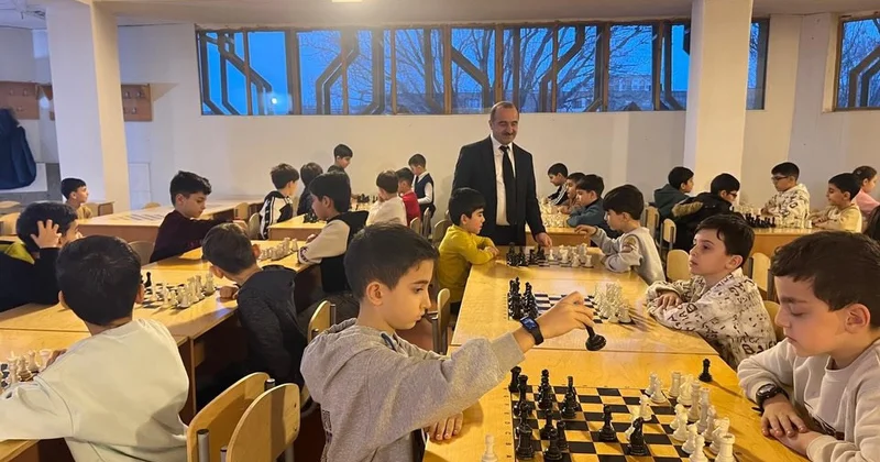 İdman Məktəbində şahmat üzrə idmançılarla görüş təşkil olunub FOTO