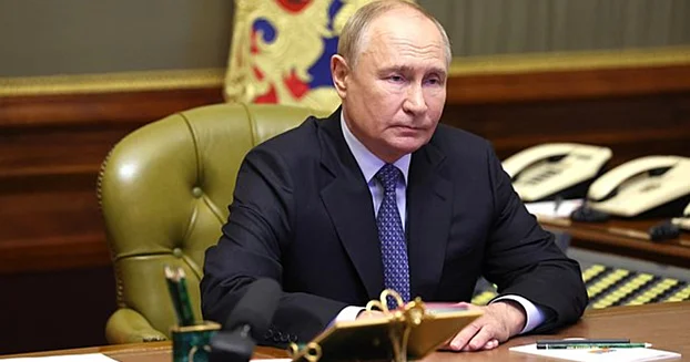 Putin Kremldə xarici səfirlərə müraciət edir...