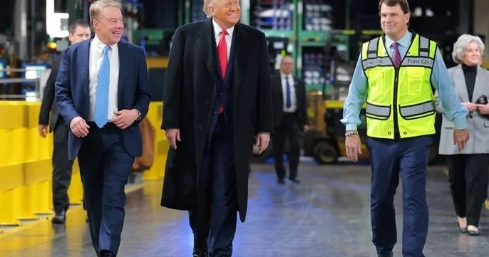 Работник Ford собрал почти $500 тыс. после конфликта с президентом США