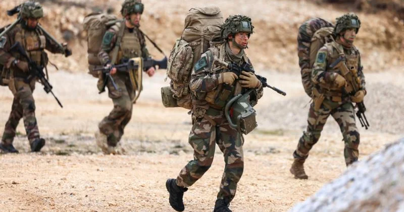 Fransa Qrenlandiya hərbçi göndərib