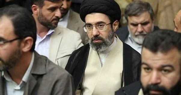 Xameneinin oğlu bu ölkəyə qaçmağa çalışır? “İrandan oraya 1.5 milyard dollar köçürüblər”