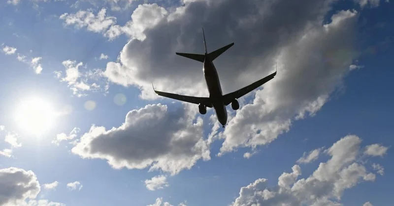 Beynəlxalq uçuşlar kütləvi şəkildə İran hava məkanından yayınır