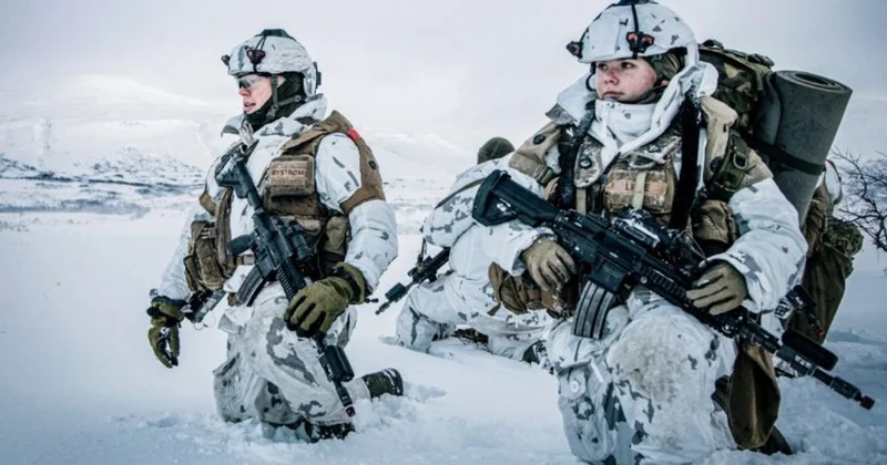 Makron ABŞ yə meydan oxudu: Fransa Qrenlandiyada hərbi təlimlərə qoşulur