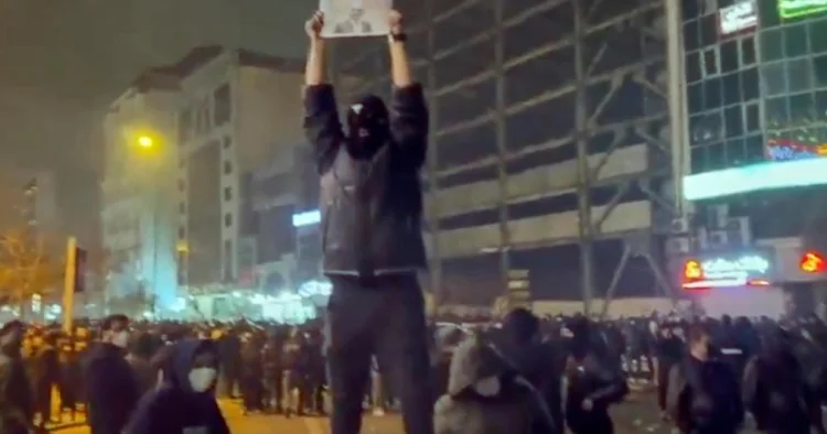 İranda 2400 etirazçı və 153 hərbçi öldürülüb