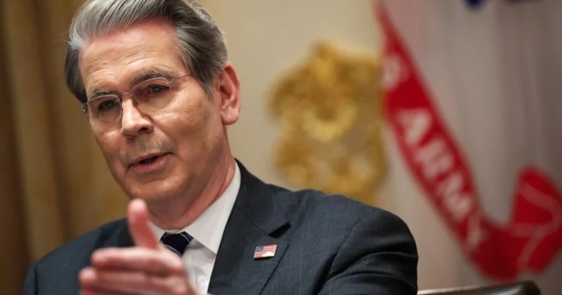 Bessent İrandan vəsaitlərin çıxarılmasını “siçovulların gəmidən qaçması“ ilə müqayisə etdi