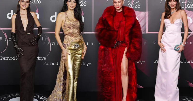 Mükafatlandırma gecəsində dəb yarışı Fotolar