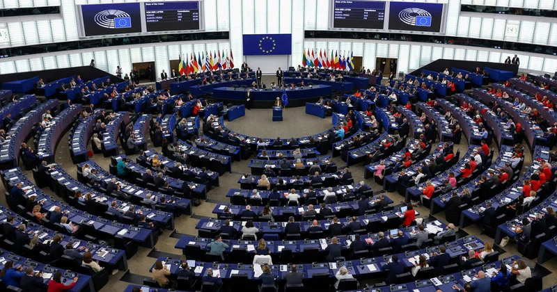 В Европарламенте призвали развернуть политику в правую сторону