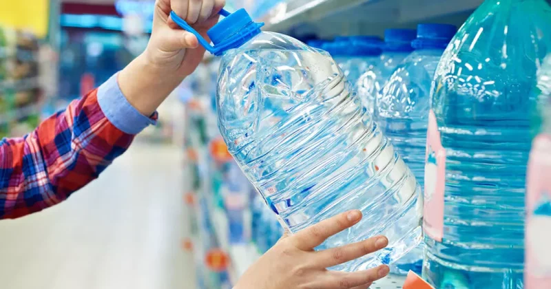 Россияне скупили рекордное количество минеральной воды за новогодние каникулы