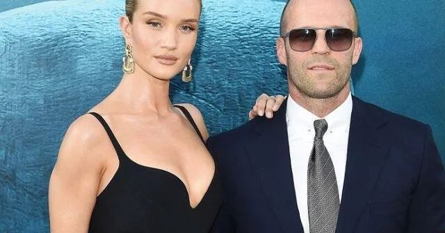 Возлюбленная Джейсона Стетхэма показала редкое фото с мужем и детьми в горах