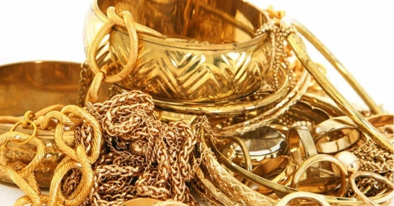 Ailə yasa getdi, borcunu ödəyə bilməyən gəlin eltisinin qızıllarını oğurladı TƏFƏRRÜAT