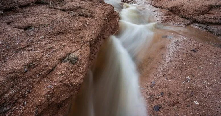 Səhranın altındakı möcüzə: 3000 ildir elektrik enerjisi olmadan axan su
