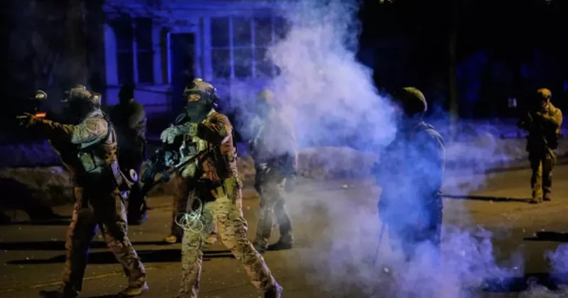 В Миннеаполисе вспыхнули протесты после стрельбы ICE по мигранту ВИДЕО