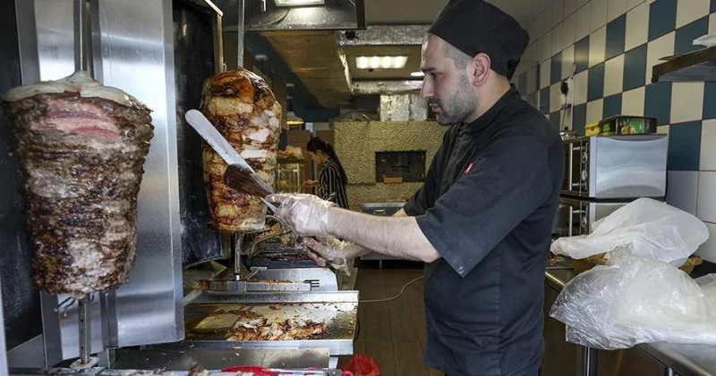 Диетолог рассказала о пользе и вреде шаурмы для здоровья