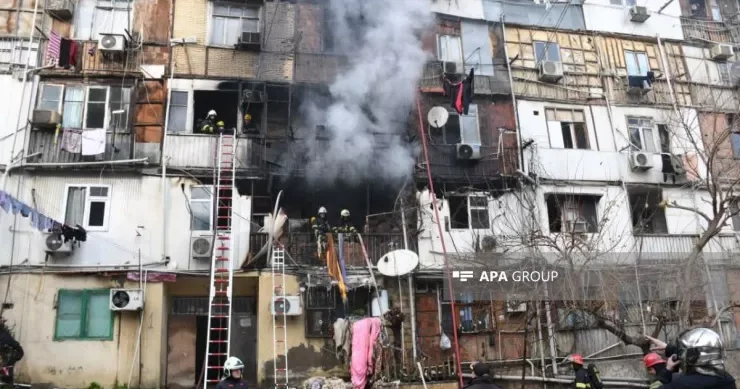 Bakıda yaşayış binasında YANĞIN: zəhərlənənlər var YENİLƏNİB VİDEO