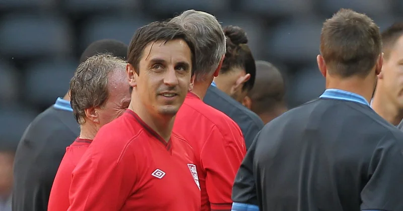 Nevill Kerriki mövsümün sonunda “Mançester Yunayted”dən ayrılmağa çağırıb