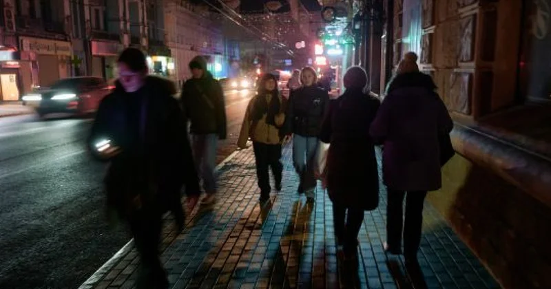 Сотни тысяч харьковчан без света и тепла после атаки России