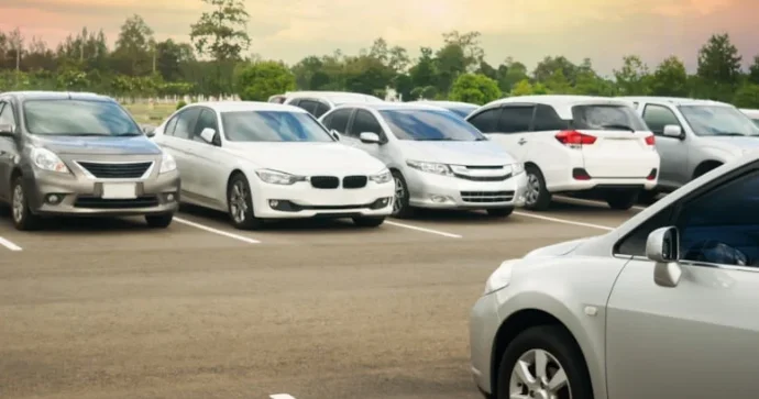 Sürücülərin qışda ən çox təkrarladığı səhv; maşını ağacların, binaların altında saxlamayın TÖVSİYƏ