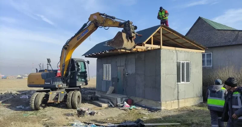 В столице Кыргызстана дома идут под бульдозер: ПРИЧИНА ФОТО
