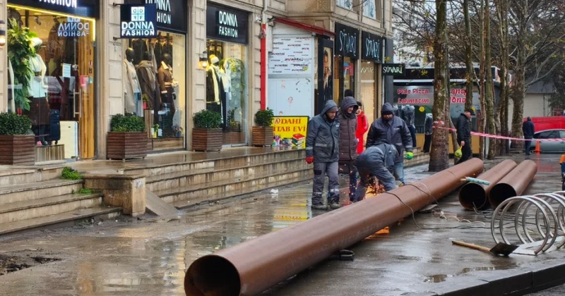 Почему обвалилась дорога возле метро Ахмедлы ? фото