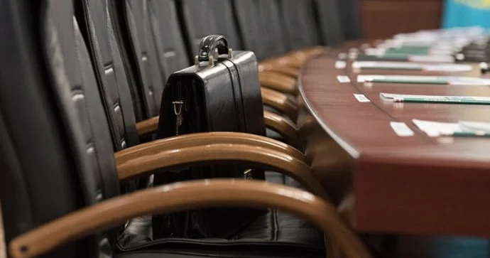 Dövlət orqanlarında çalışanların NƏZƏRİNƏ