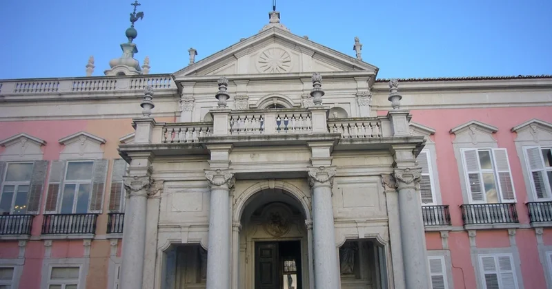 Португалия временно закрыла посольство в Иране