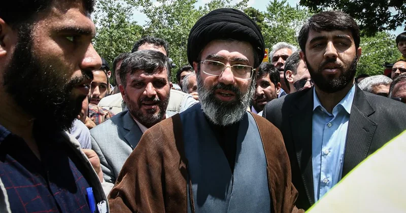 Сын Хаменеи бежит в Дубай?