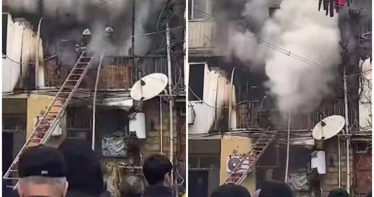 В Баку горит жилой дом