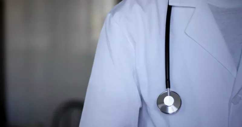 Руководитель клиник в Казахстане подозревается в хищении миллионов: ВИДЕО