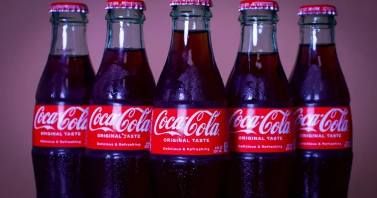 Coca Cola şüşə təsvirli ticarət nişanına olan hüquqlarının vaxtını UZATDI