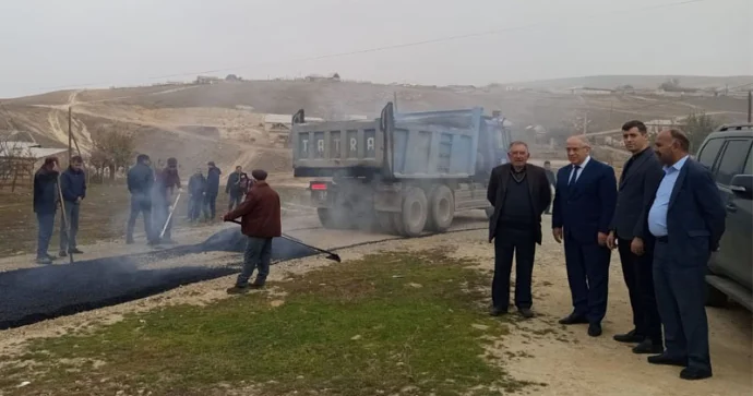 İcra başçıları yolları əl arabaları üçün qırlayır FOTOLAR