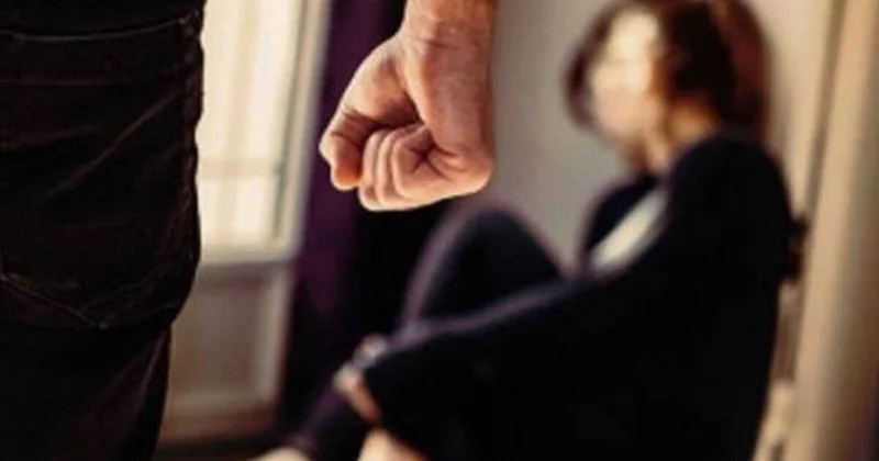 Ər arvadının əlini qızdırılmış açarla yandırdı TƏFƏRRÜAT