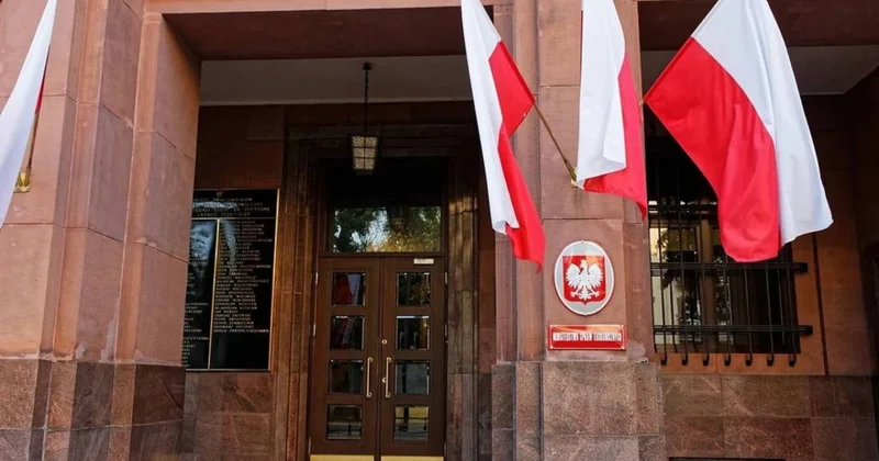 İranı dərhal tərk edin! Polşa XİN