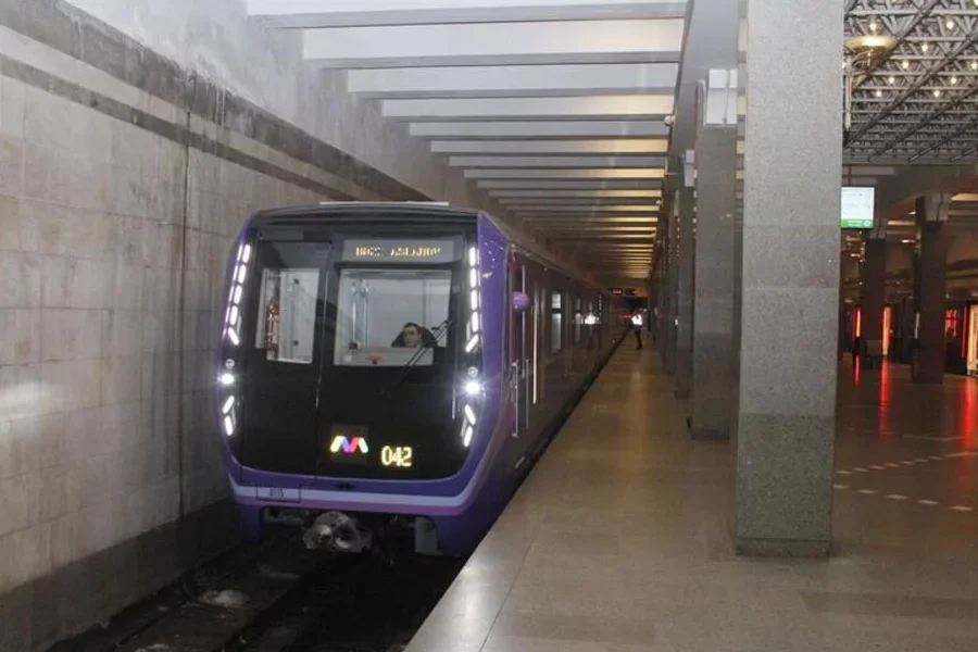 Qadın metroda uşaq dünyaya gətirdi