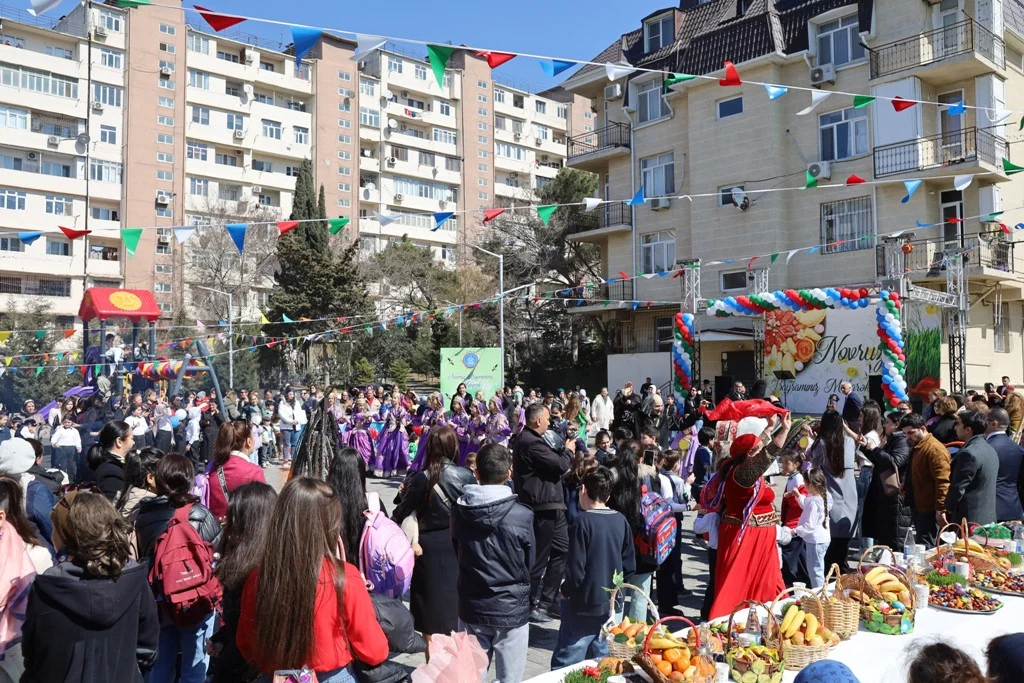 “Bizim həyət” çərçivəsində yaradılan məhəllələrdə Novruz bayramı qeyd edilir