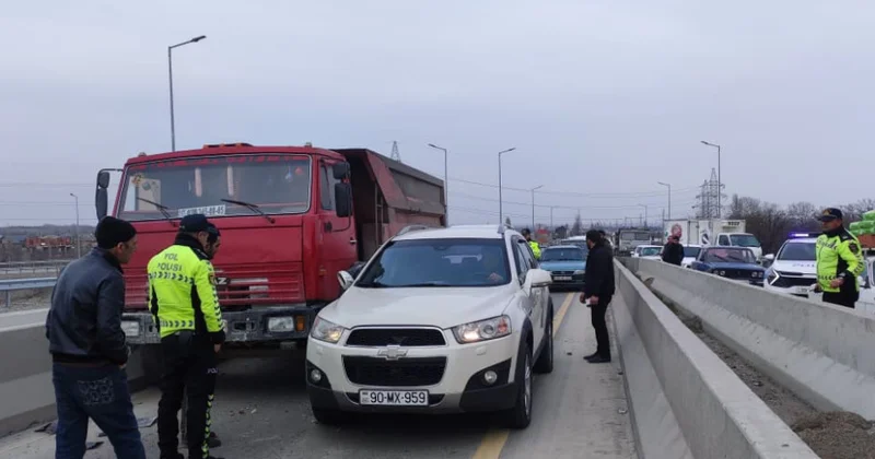 Xaçmaz Quba yolunda qəza tıxaca səbəb olub