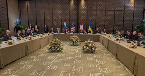 Мирные переговоры по Украине находятся в опасной зоне , FT