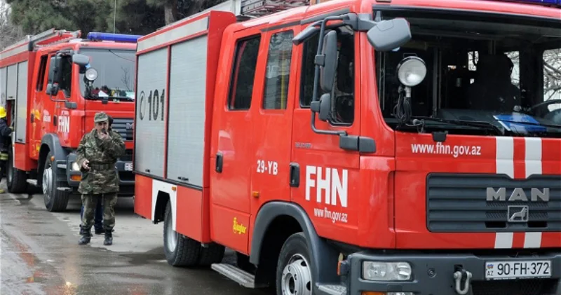 В Баку эвакуировали жильцов из за пожара в 18 этажном доме