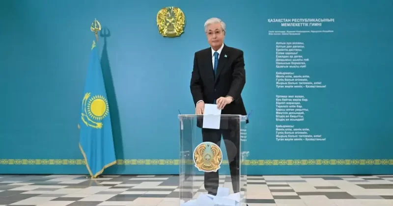 Токаев проголосовал на референдуме по Конституции