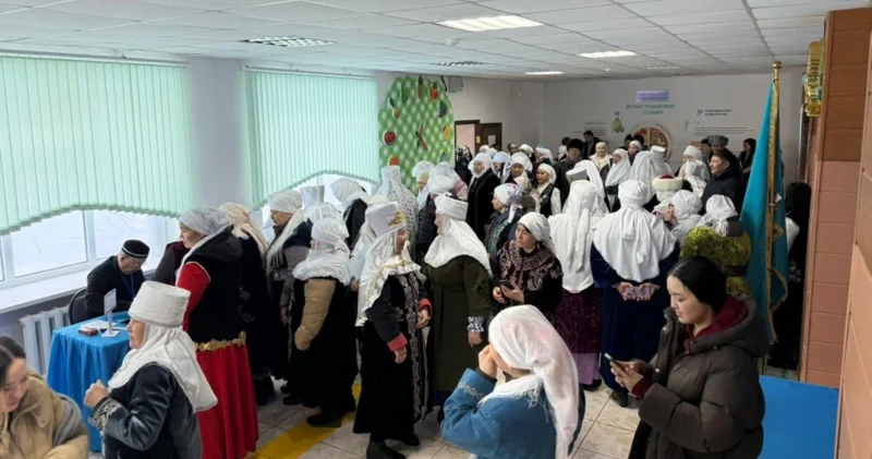Qazaxıstandakı referendumda 60 qayınana və 60 gəlin birlikdə səs verdi FOTO