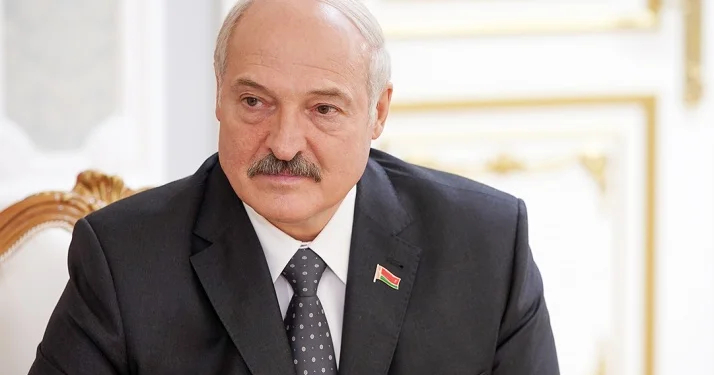 Лукашенко получил в подарок корову, которая ждет теленка