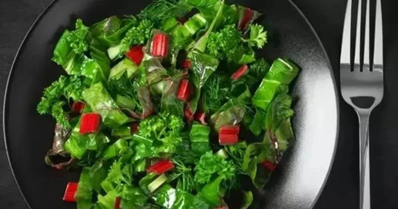 Hər gün salat yeyəndə bədəndə nə baş verir?