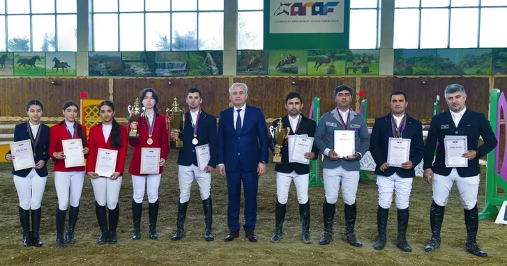 В Баку завершились соревнования по конкуру за Кубок весны