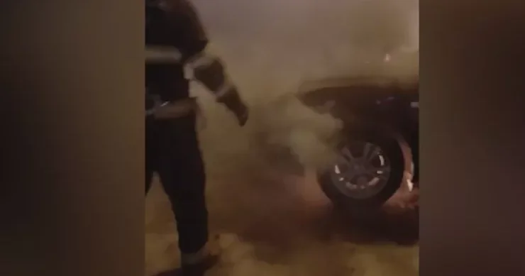 Bakıda maşının motorxanası yandı