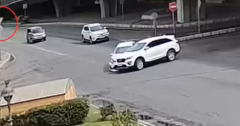 В Баку протаранили машину нарушителя ВИДЕО