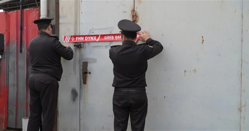 В Баку из за угрозы пожара закрыли мебельный цех ФОТО ВИДЕО