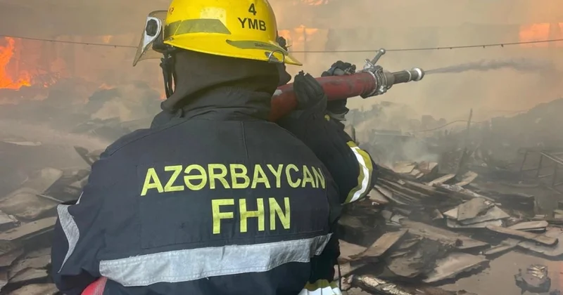 В Баку горел дом видео