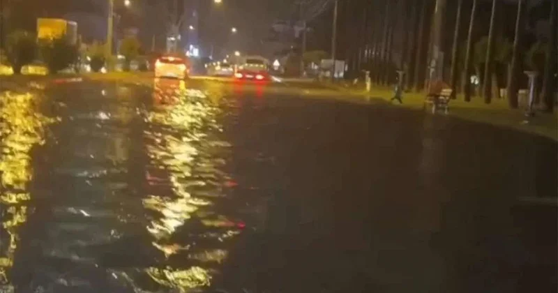 Güclü yağış və dolu Hatayda həyatı iflic edib