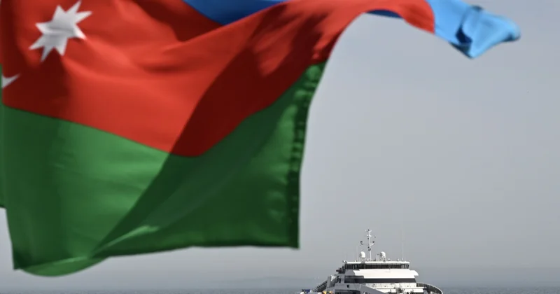 Mən turist olsaydım suların sükutunda “mirvari” yolçuluq