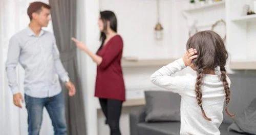 Boşanma uşaqların psixologiyasına ciddi zərər vurur Klinik psixoloq